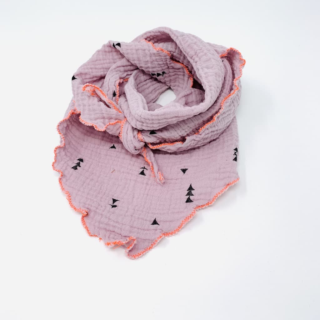 Kleines Musselin-Tuch in Altrosa mit Muster und neon-orangem Rand