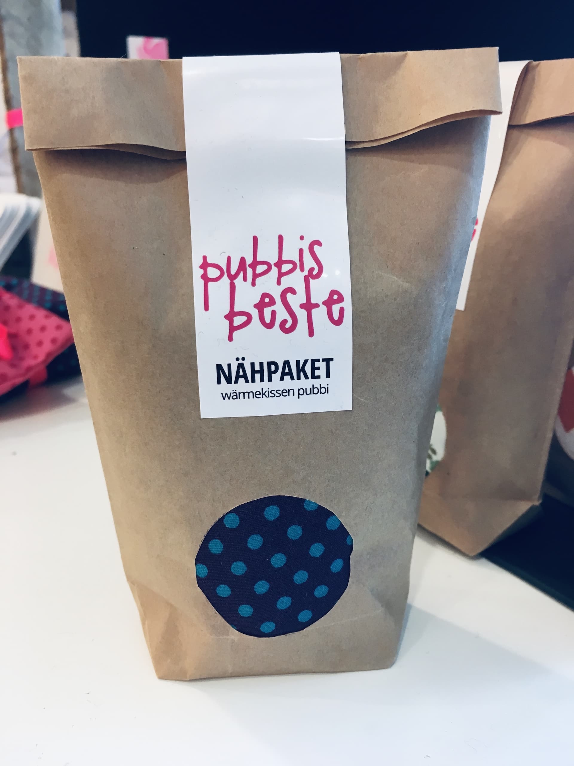 pubbis beste DYI - Nähpaket Traubenkernkissen mit Stoff-Motiv Lila Punkte